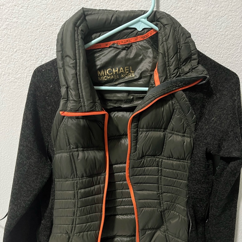 Puffer Jacket with thumb holes